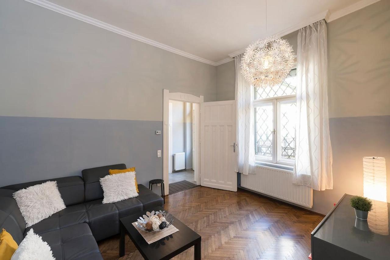 Vaci Street Premier Apartment Budapest Luaran gambar