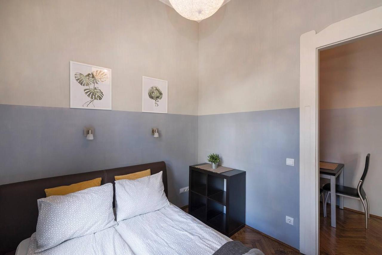 Vaci Street Premier Apartment Budapest Luaran gambar